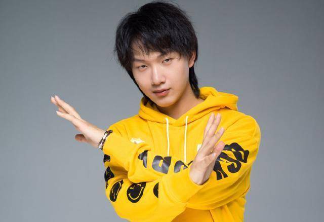 fly九尾转会待遇如何,新赛季谁是王者_狼队_位置_战队