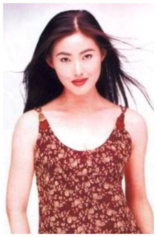 她26岁靠潘金莲爆红,35岁"闪婚闪离",如今53岁还是孤身一人_王思懿