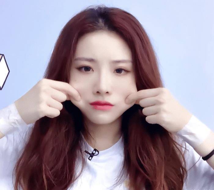 《青你2》选手捏脸照,许佳琪"胖"了20斤,刘雨昕偶像包袱太重_训练