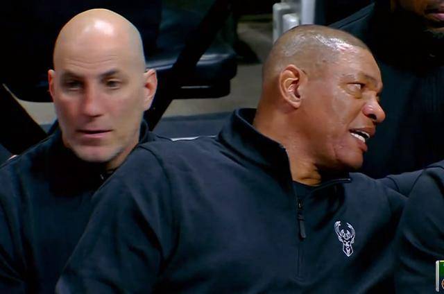 里弗斯首秀不如预期_比赛_防守_雄鹿