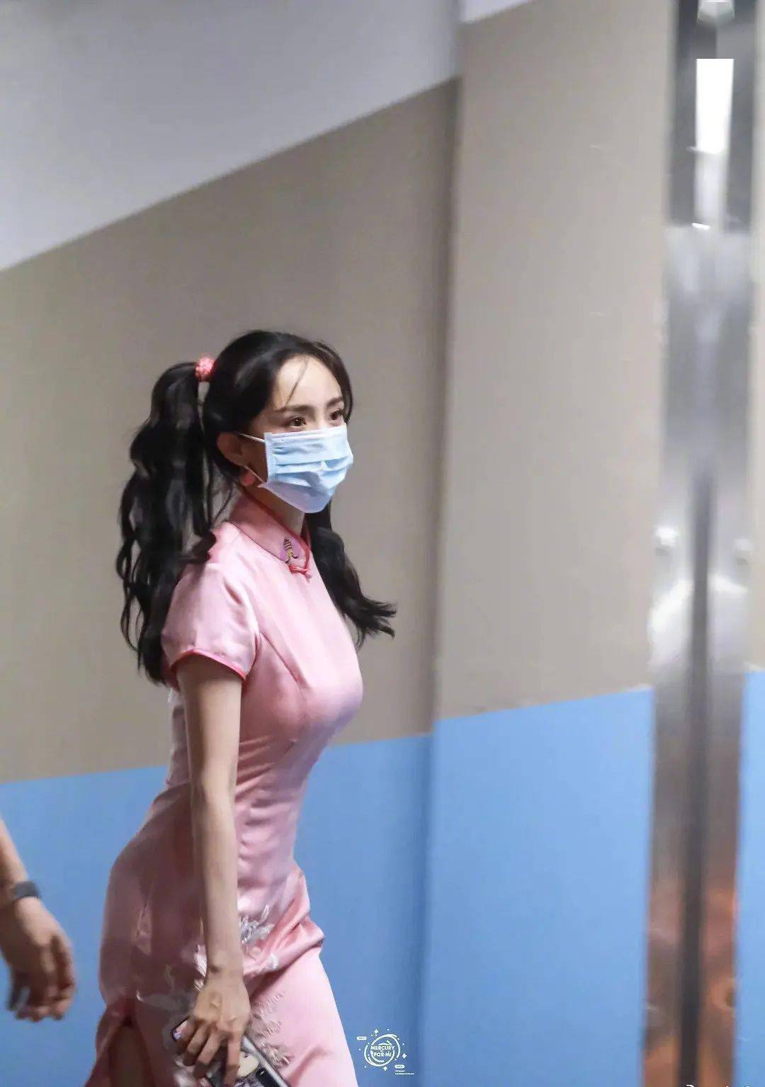 35岁杨幂晒瑜伽照,完美身材不似中年大妈!_米姐_身体_漫画