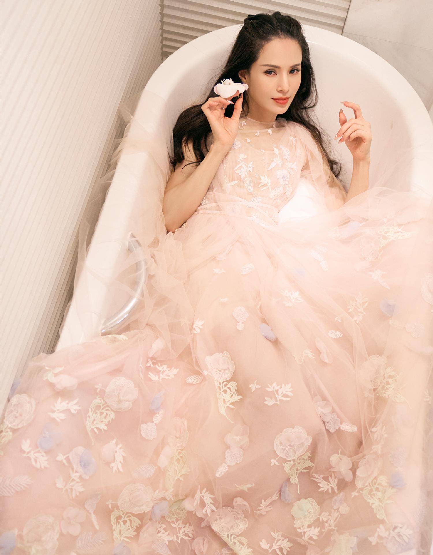 李若彤就是盛世美颜.