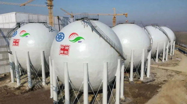 国际首套300mw先进压缩空气储能项目蓄热装置顺利安装_亚洲_阵列_发展