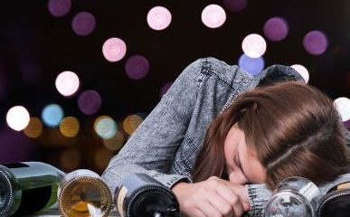 喝酒后第二天头疼怎么办?这样做既简单又有效!_症状_酒精_水分