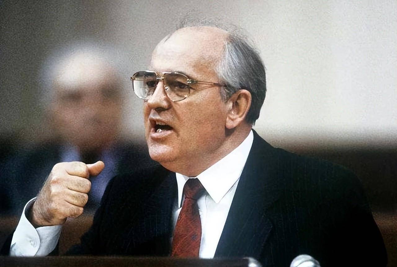 1991年12月25日,戈尔巴乔夫宣布辞去苏联总统之职