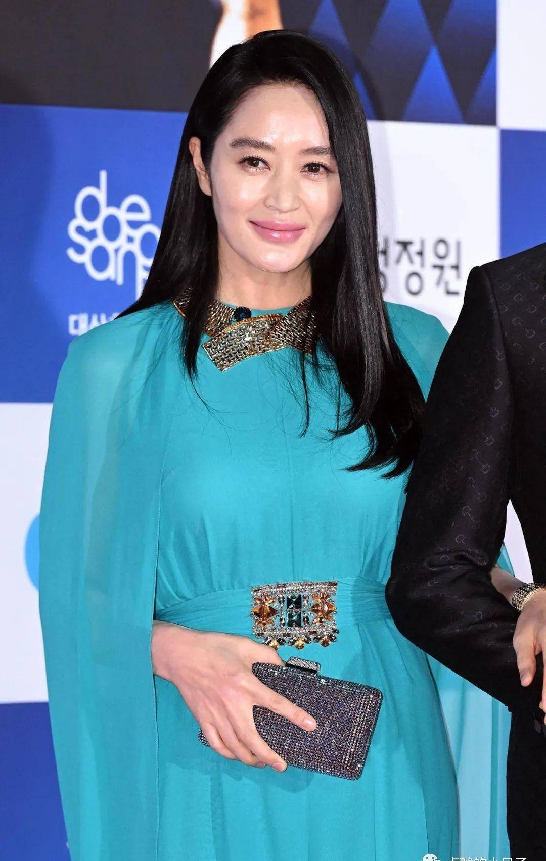 再获青龙奖影后,她凭啥征服韩国人_礼服_长裙_影帝