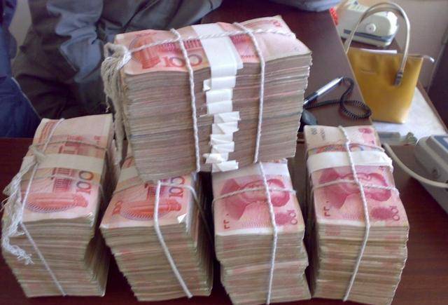 2011年,警察在河南农村夫妻床底搜出8000万现金,真相令人吃惊_李五
