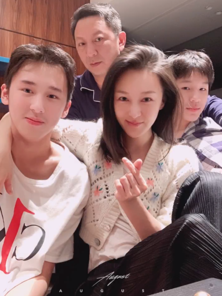 演员乐珈彤:24岁走红,当红时退圈嫁给加拿大丈夫,如今怎样了?