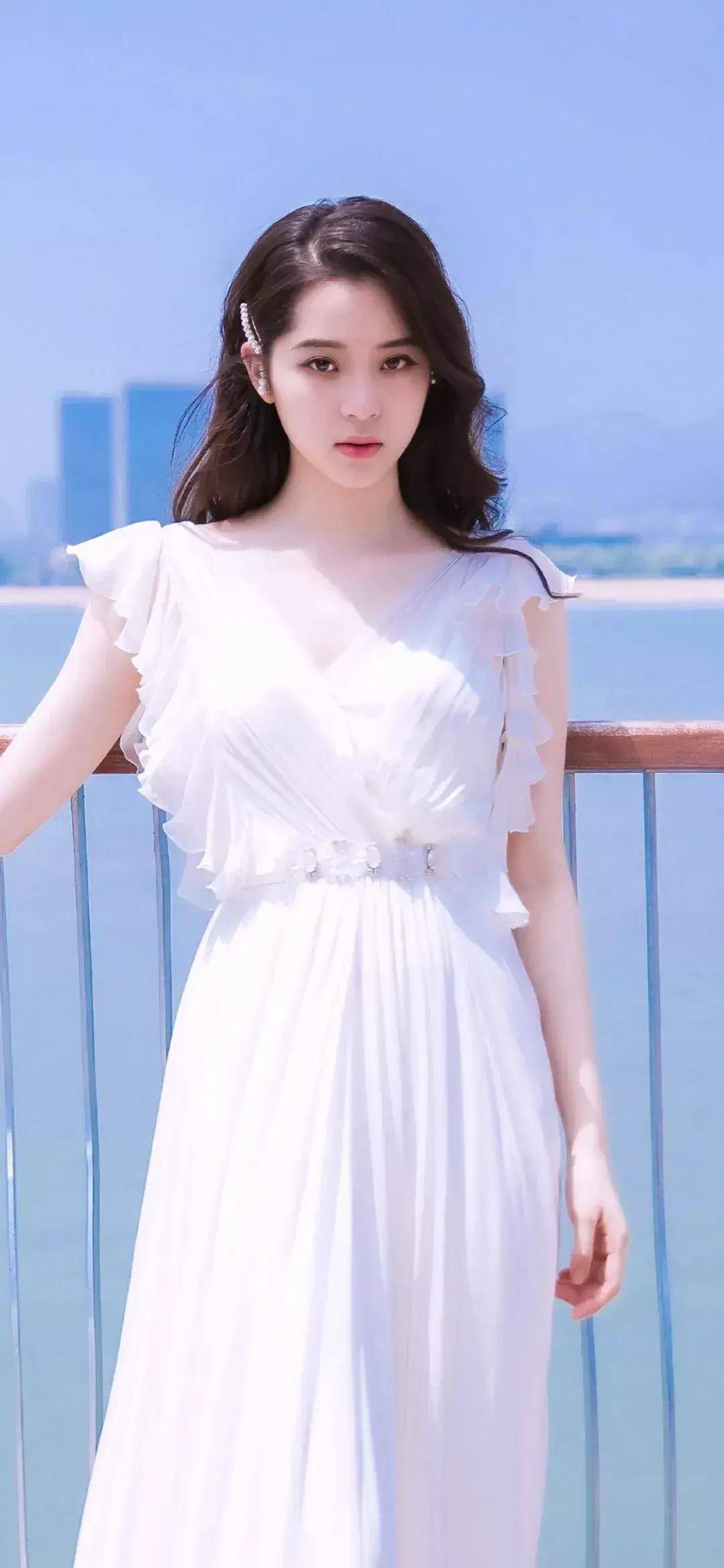 欧阳娜娜:从天才大提琴家到多栖巨星,她的故事激励着无数年轻人