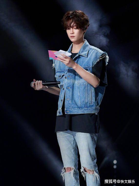 34岁鹿晗现身北京机场!