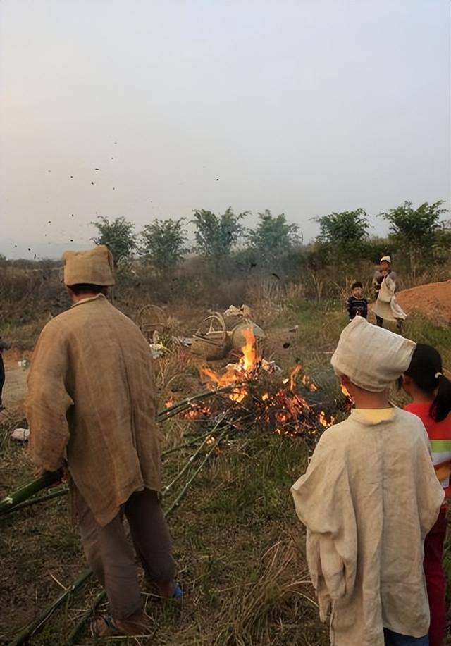 文化_丧葬_哭丧棒