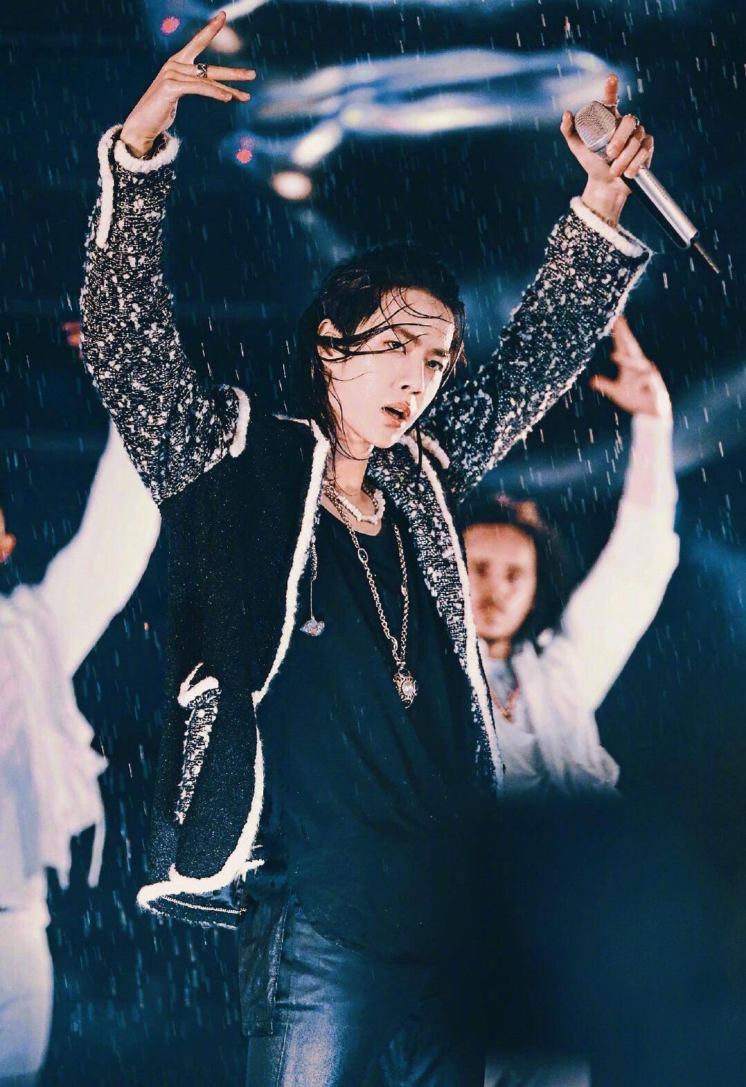 乐华公司再次遭受重创,一桩王一博恋爱绯闻就导致公司损失二十亿_收入