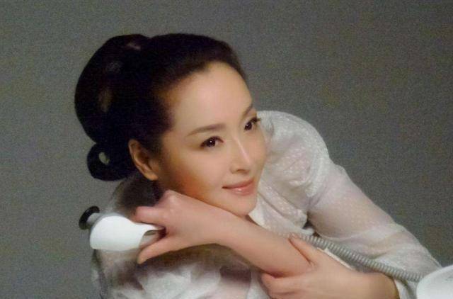 "苗翠花"恬妞的唏嘘过往,一婚嫁富商被骗,二婚嫁万梓良又分手_叶聪豪