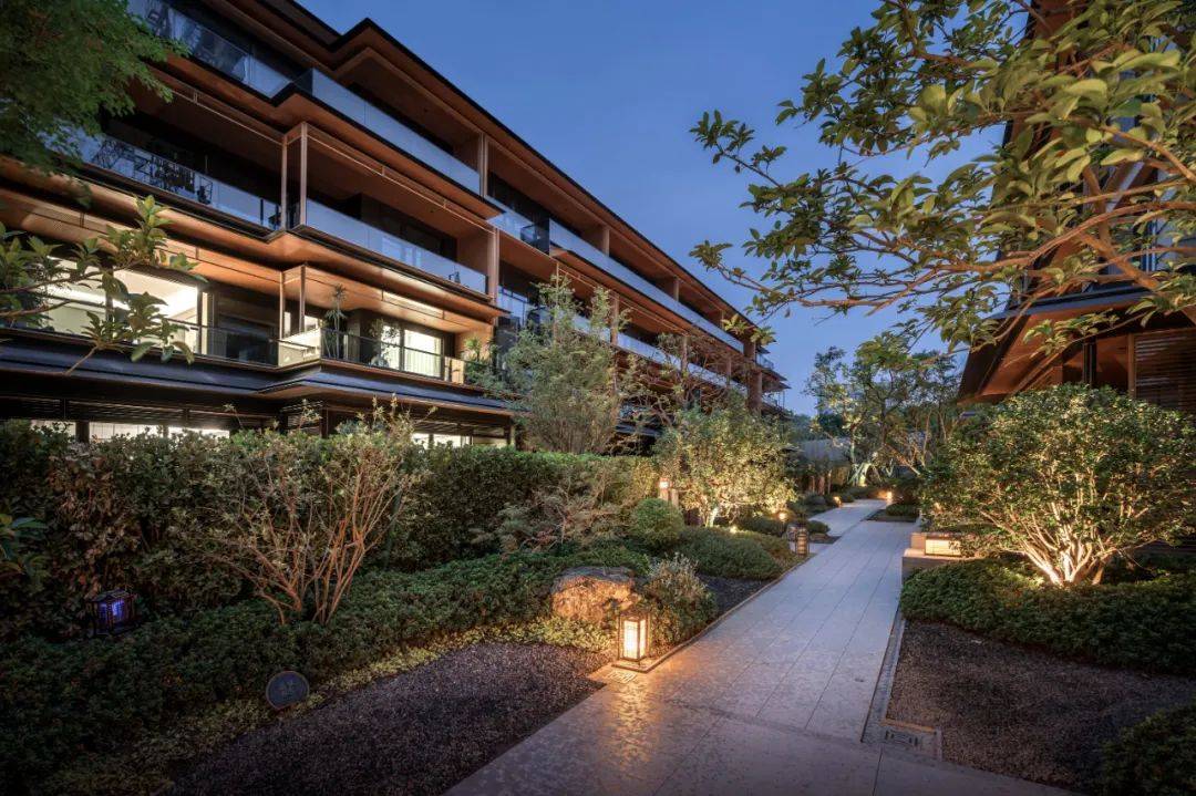 武汉《绿城湖畔云庐》湖畔云庐售楼处电话—24h热线电话—在售面积