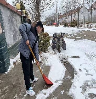 社会实践扫雪照片图片