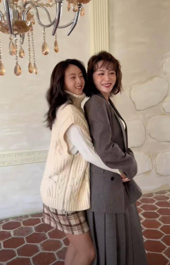 叶一茜晒儿女近照,12岁小亮仔长胡须变成熟,森碟身高直逼170cm_田亮