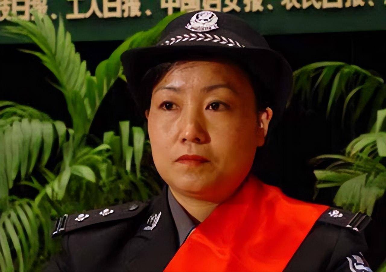 任长霞丈夫,45岁去世后与妻子合葬,他们唯一的儿子生活得怎么样_公安