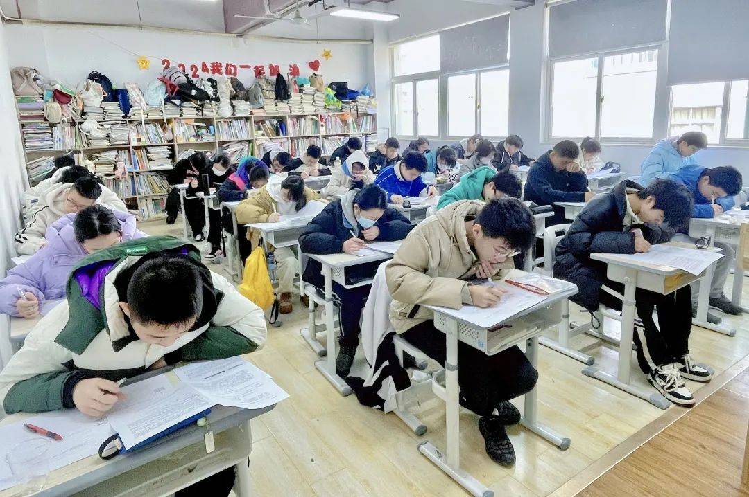 是对杭州中考复读生的阶段性检测_考场_考试_监考