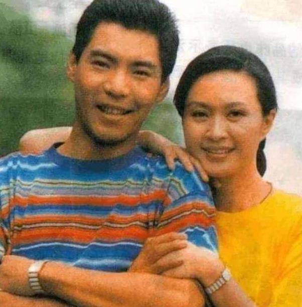 屠洪刚前妻方舒:两次失婚带两个女儿,两份嫁妆背后是带泪的母爱_表演