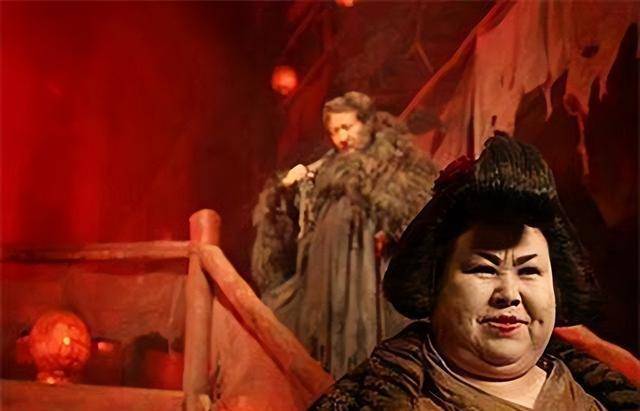 这对于小脚和老鸨来说,都是皆大欢喜的存在,于小脚终于如愿所长留在了