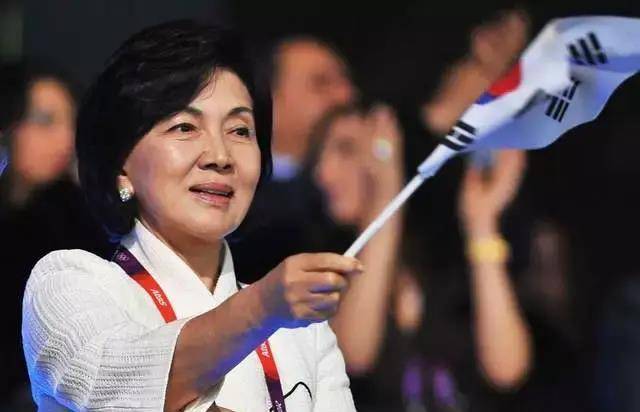 三星皇太后洪罗喜:22岁嫁给李健熙,生3女1子,丈夫死后成女首富_生活