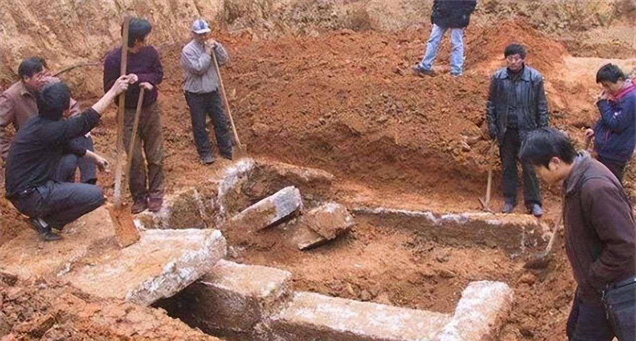 关羽墓被发现,专家打开后发现一物:原来我们错了1800年