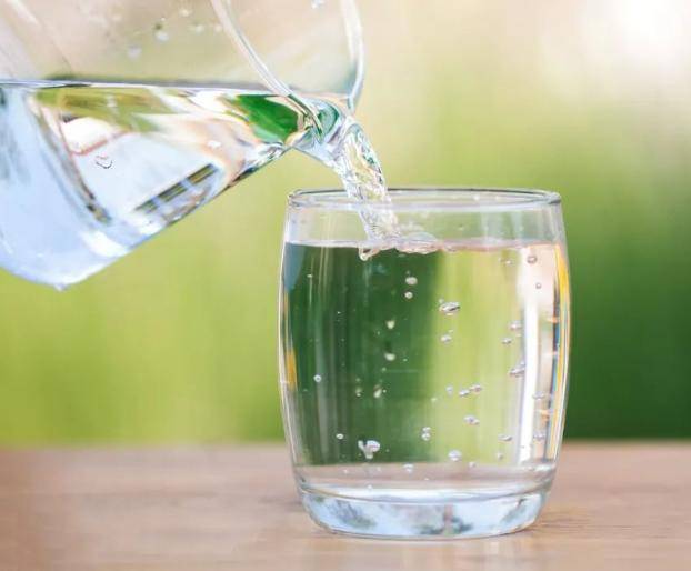 只喝烧开的自来水,不喝桶装水,矿泉水,对身体到底好不