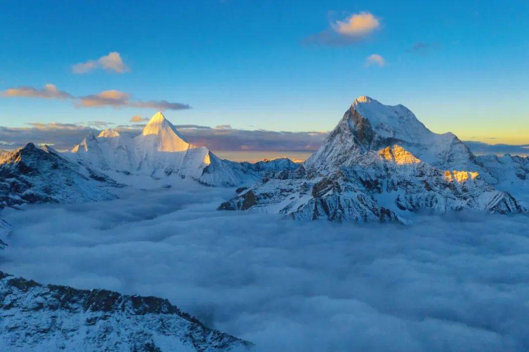 旅游四川·甘孜 | 雪山颜值顶流 央迈勇全视角赏析_雪峰_漂亮_审核