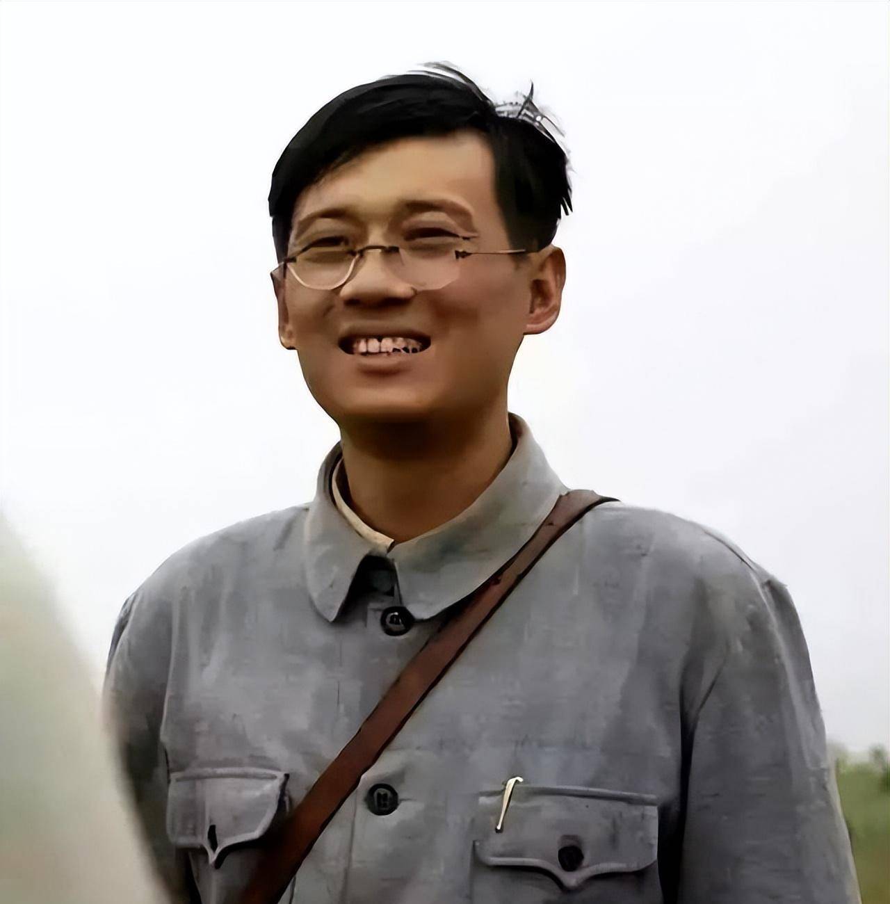 著名演员徐洪浩:比妻子大10岁,戏里演父女,戏外恩爱幸福惹人羡_刘晓洁