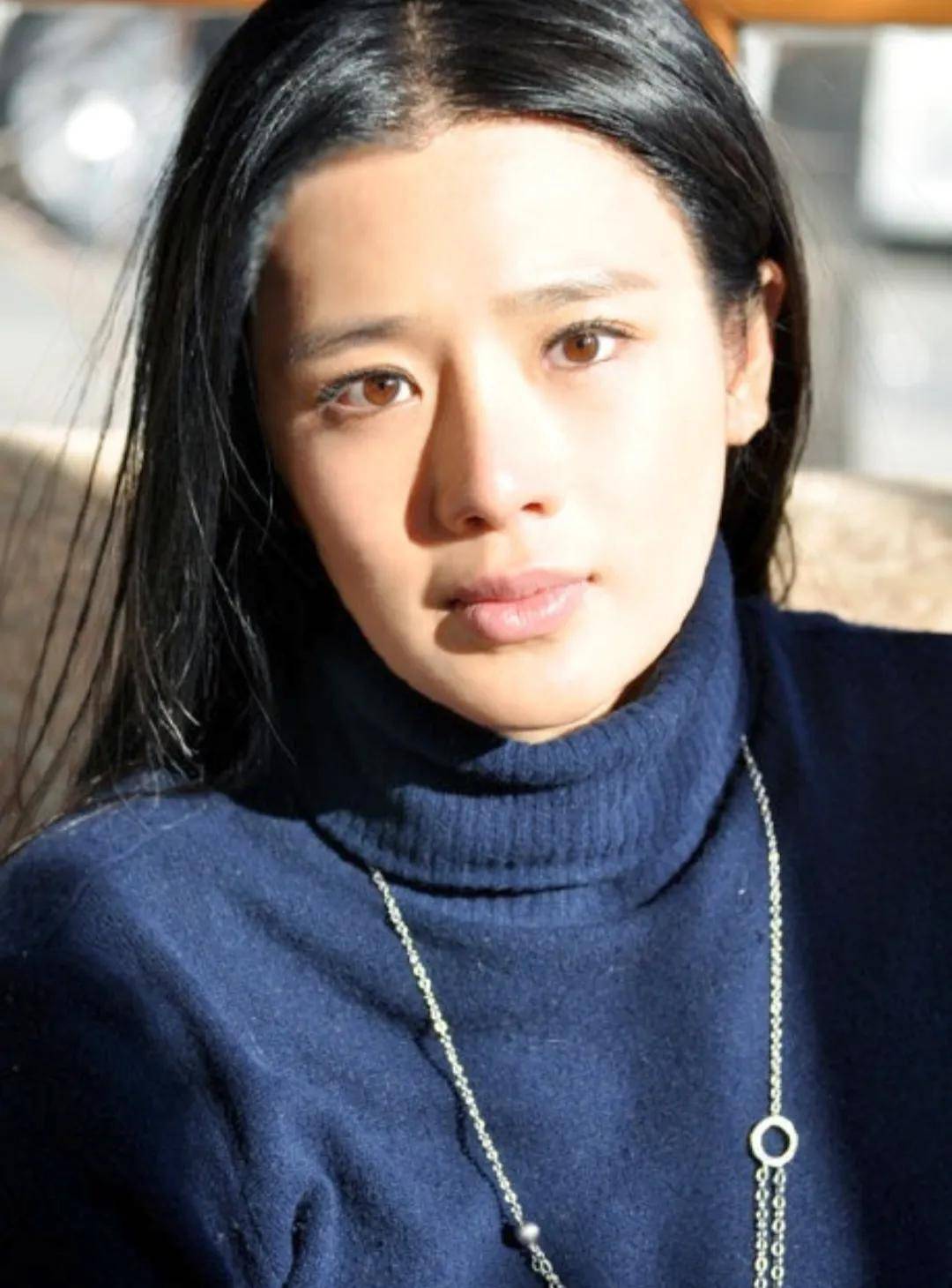 《狗剩快跑》周显欣:撞脸巩俐,弃医从艺,与制片人闪婚,怀孕也一波三折