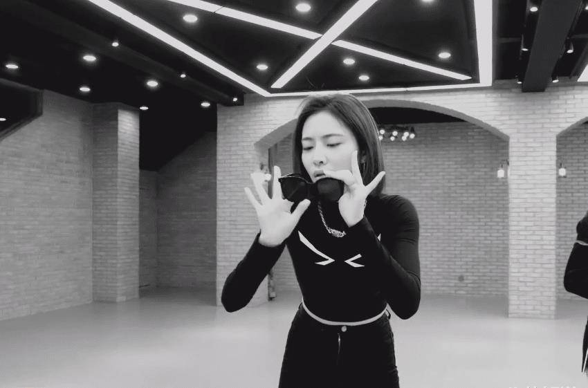 全员素颜出镜练习,我却只关注喻言的眉毛_状态_刘雨昕_虞书欣