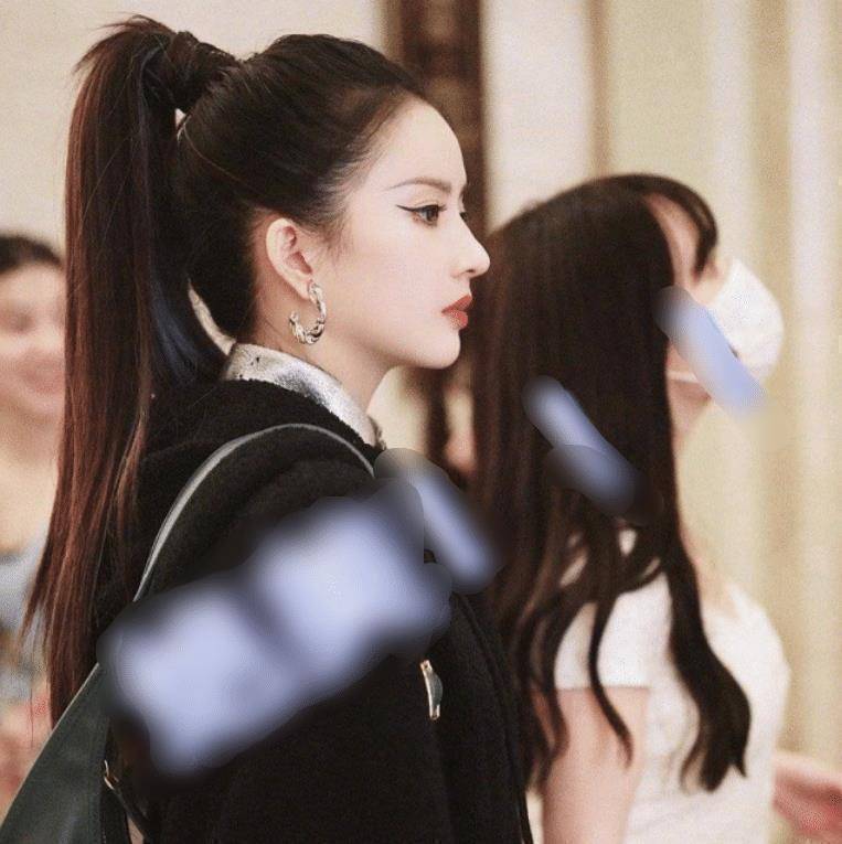 《创造营4》助唱路透,鞠婧祎穿吊带裙好清凉,披肩的浴巾成亮点_选手