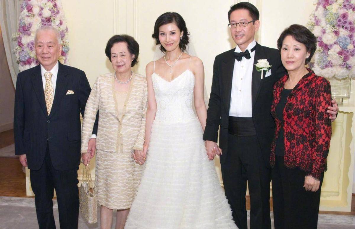 花花公子许晋亨:放弃赌王千金,娶蛇蝎美人李嘉欣,60岁已拄拐杖_何超琼