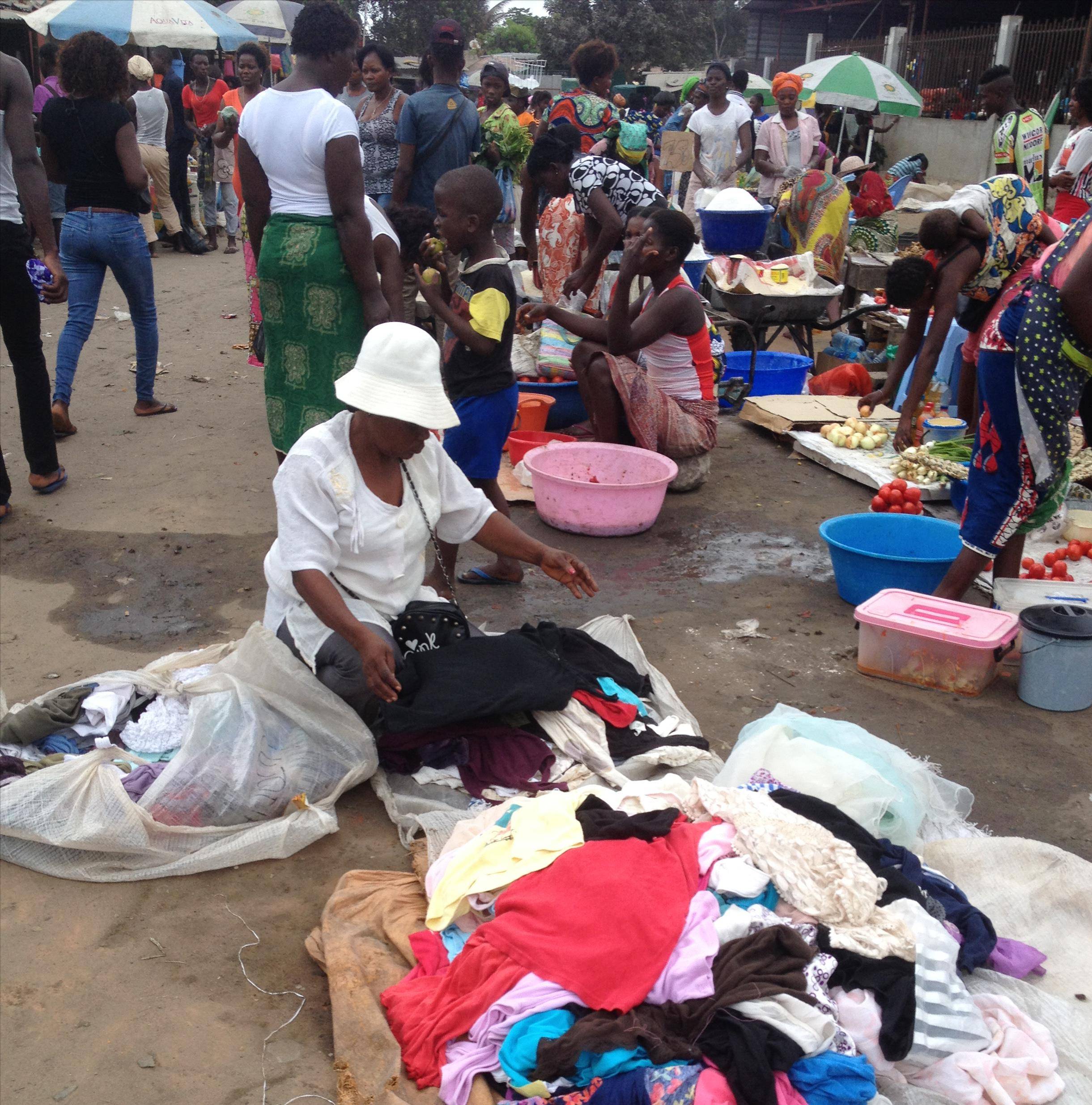 非洲安哥拉的黑人集市,同样是人间烟火(我在安哥拉的日子317)_什么_旧