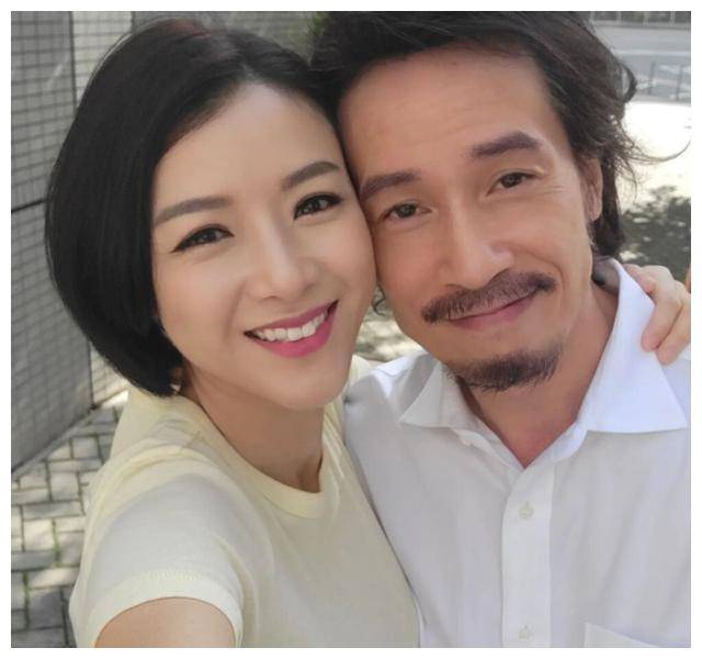 当妈热潮,挥手告别职场迎接宝宝,双胞胎起步成常态_生育_钟嘉欣_生下