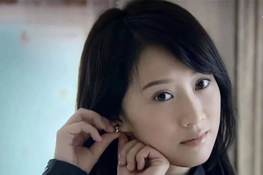 《蜗居》:小贝至死不知,海藻拉着他第一次见宋思明时,就跟宋思明说她