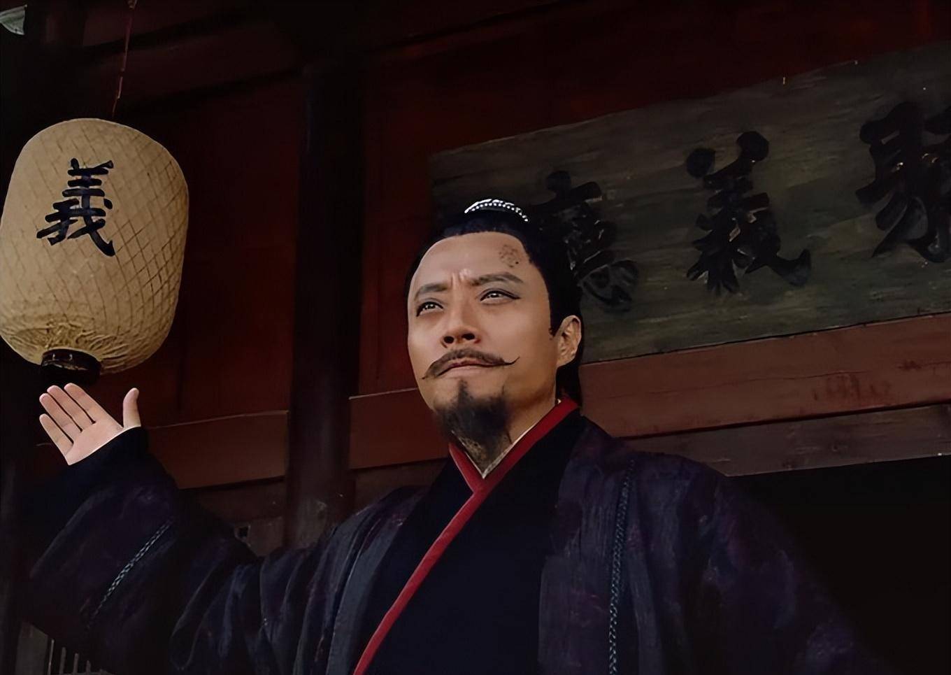 晁盖与宋江的行事风格不同,他崇尚兄弟情义,人也正直仗义,甚至还有心