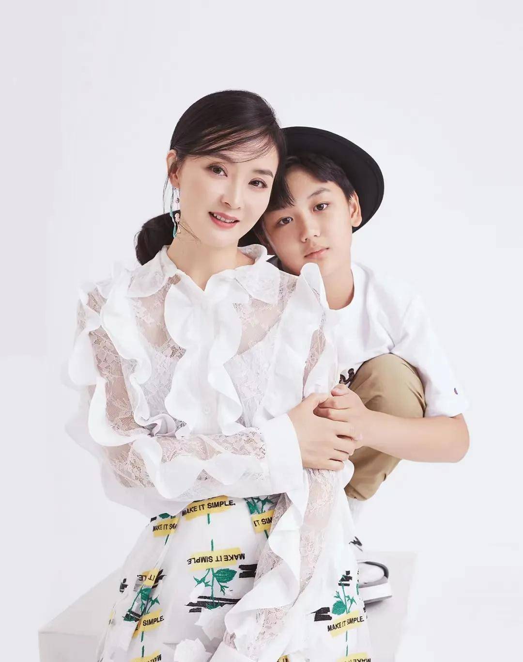 年近50岁的晴格格王艳豪门梦碎!丈夫负债后失联!_老公_世纪_王府