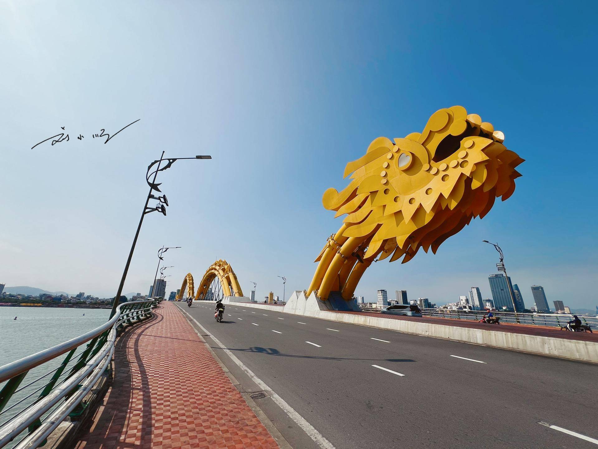 越南投资15万亿,在岘港建了这个新地标,中国游客感觉好亲切!