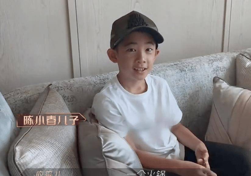 黄贯中为陈小春弹生日歌,陈小春送其水壶,兄弟情真的