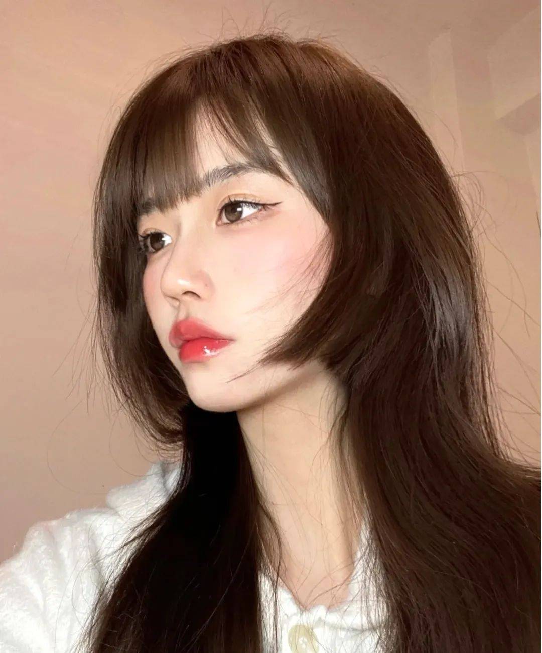 不需要花费太多的时间去打理,有一种简简单单的美,关键这个发型太显