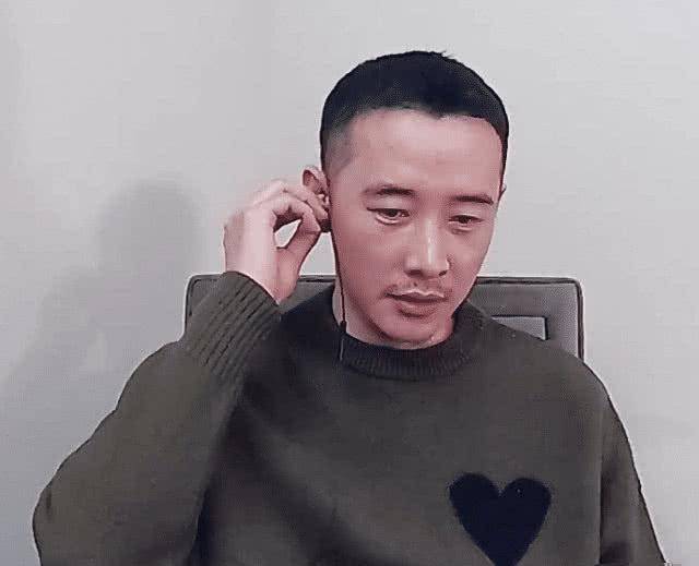 罗晋成为双胞胎爸爸后,变沧桑大叔,笑起来那一刻,男神