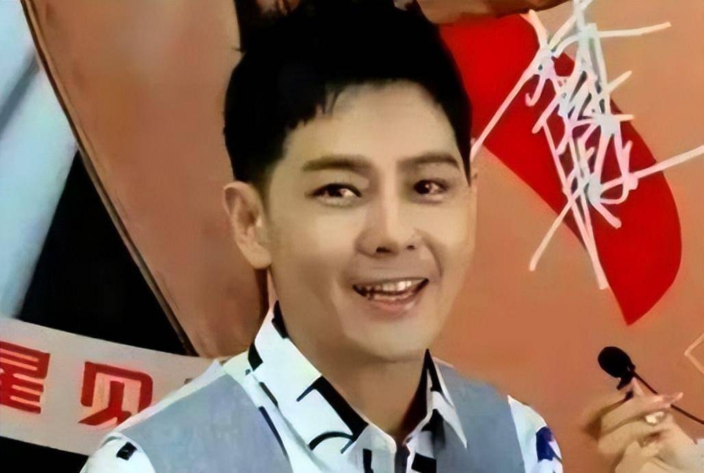 49岁林志颖近照判若两人!身材消瘦体重不过80,驼背留须显老