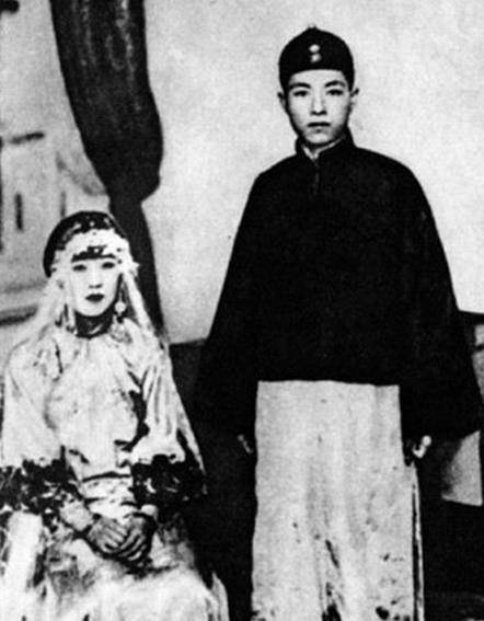 9张川岛芳子的罕见照片,图8在法庭上极力辩解,图9被执行枪决_日本