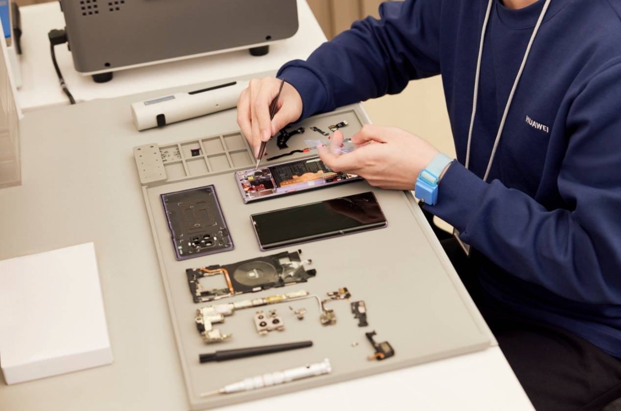 在春节也能随时体验关怀备至的华为服务_维修_消费者_平板