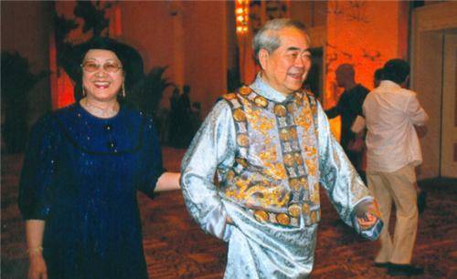 却与同学妻子密会10年,还把人家俩孩子改了姓_范曾_张桂云_吕布