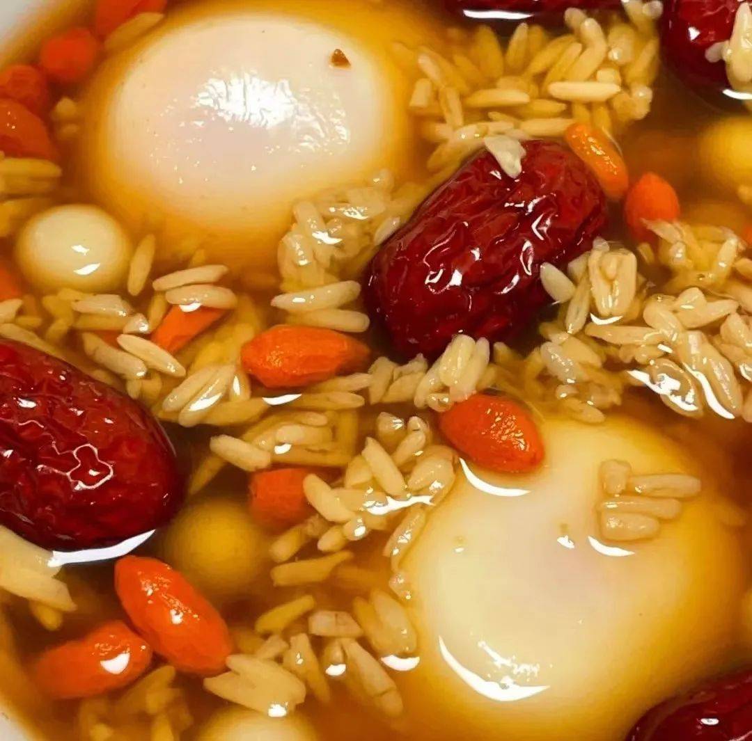 红糖荷包蛋酒酿的做法