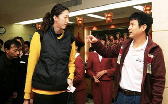 女排教头陈忠和,和郎平亦师亦友,前妻意外离世,二婚娶女排队员_中国