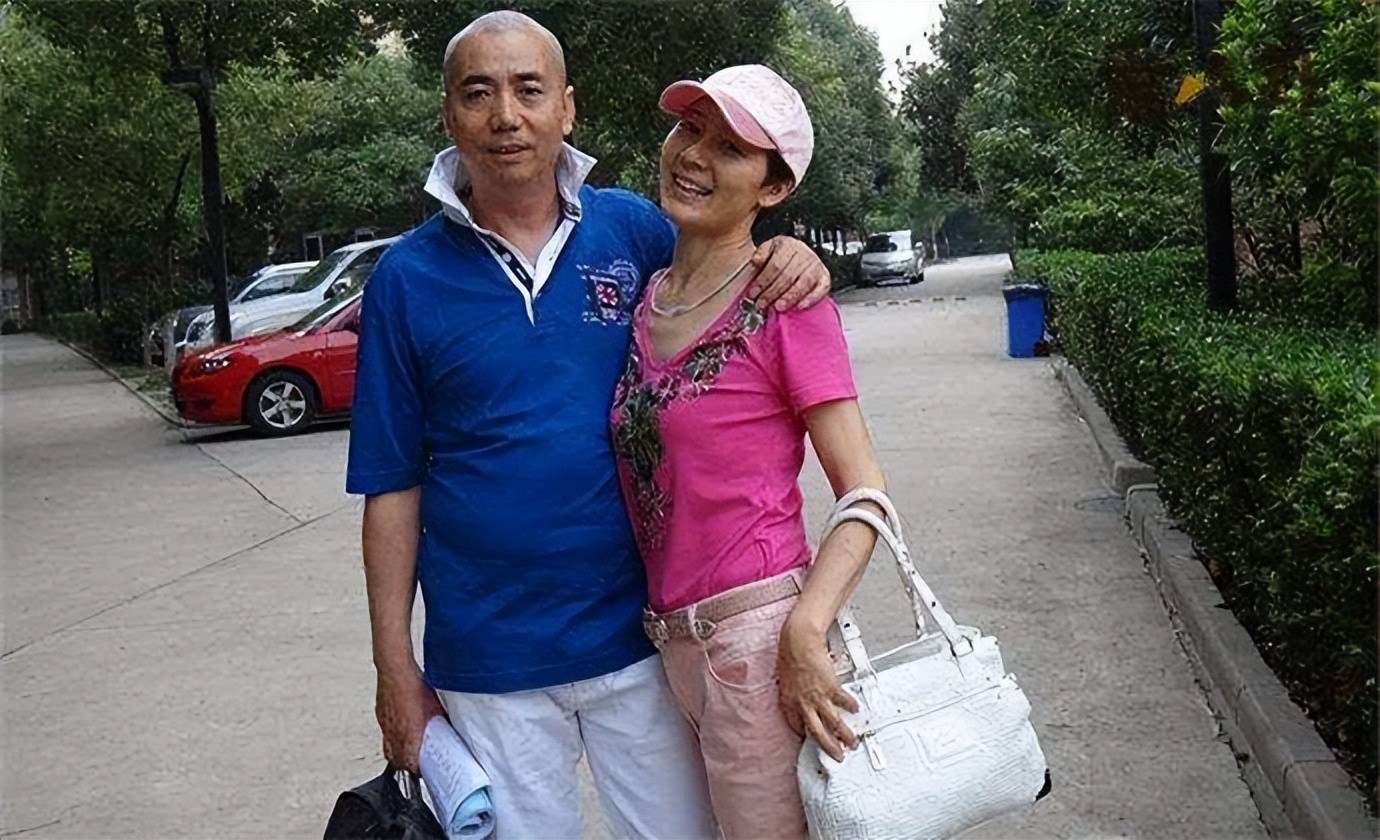 著名演员范明:我这辈子最正确的决定,就是娶了大6岁的二婚妻子_厉玲