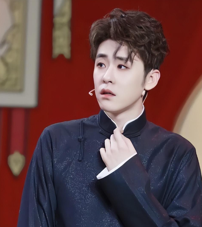 不参加德云社封箱大典,自顾去开演唱会,渐行渐远的张云雷要干啥_相声